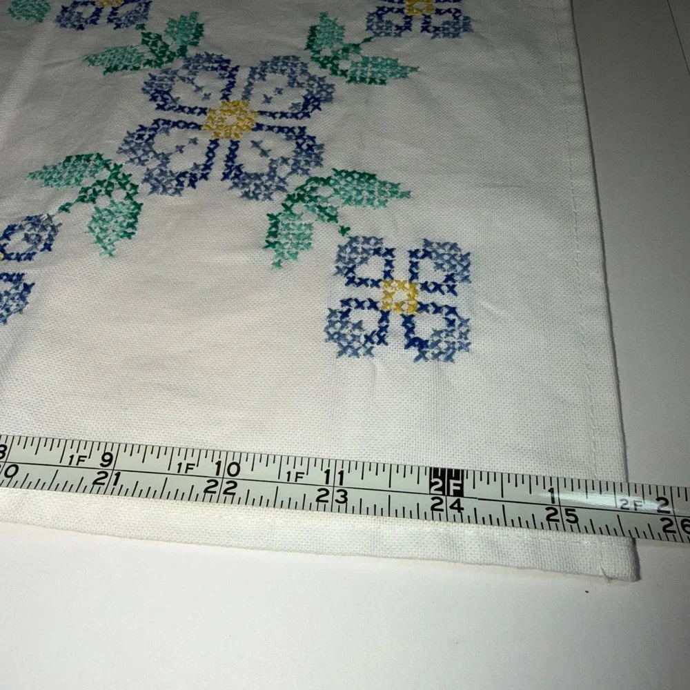 VTG Table Runner 25x10 White Blue Floral Cross Stitch Cottagecore‎ Farmhouse